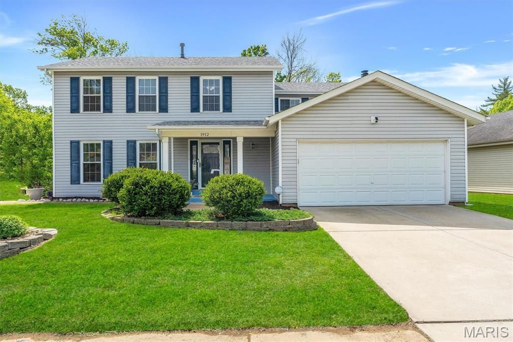 1912 Springtree Drive , Maryland Heights, MO 63043 Main Photo