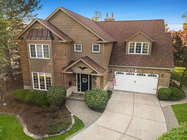 501 Wedgewood Court , Hinsdale, IL 60521