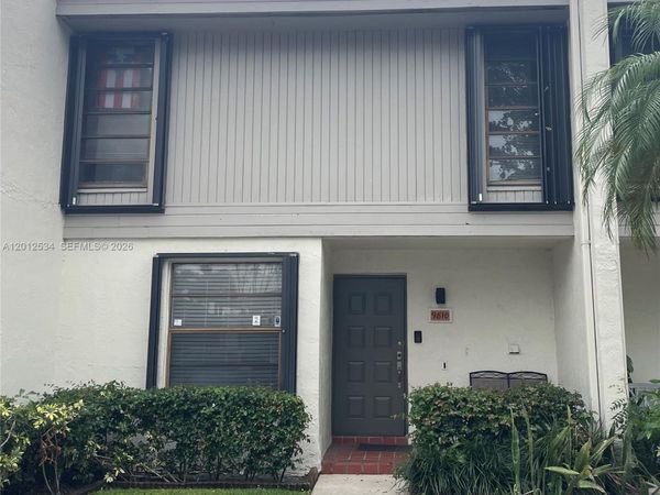 9810 NW 10th St , Unit 88, Pembroke Pines, FL 33024