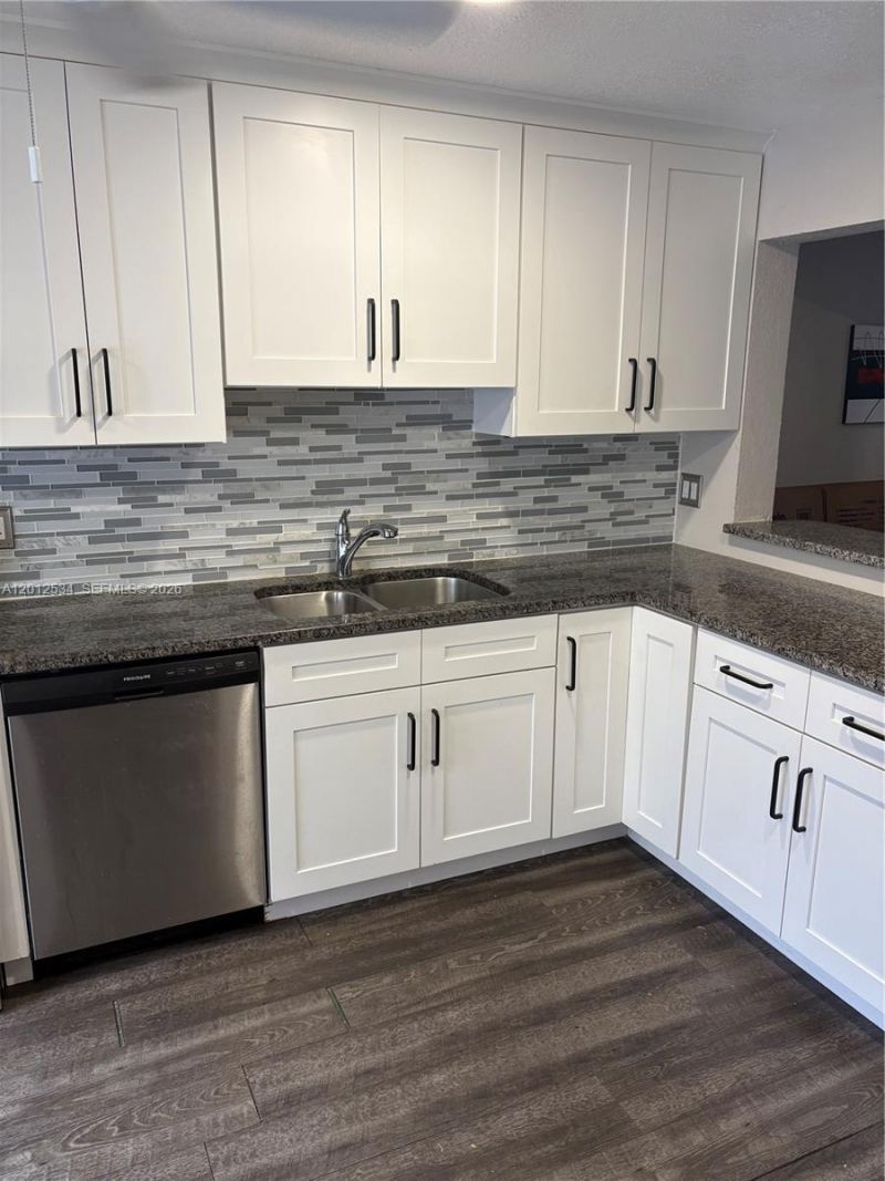 9810 NW 10th St , Unit 88, Pembroke Pines, FL 33024 Photo