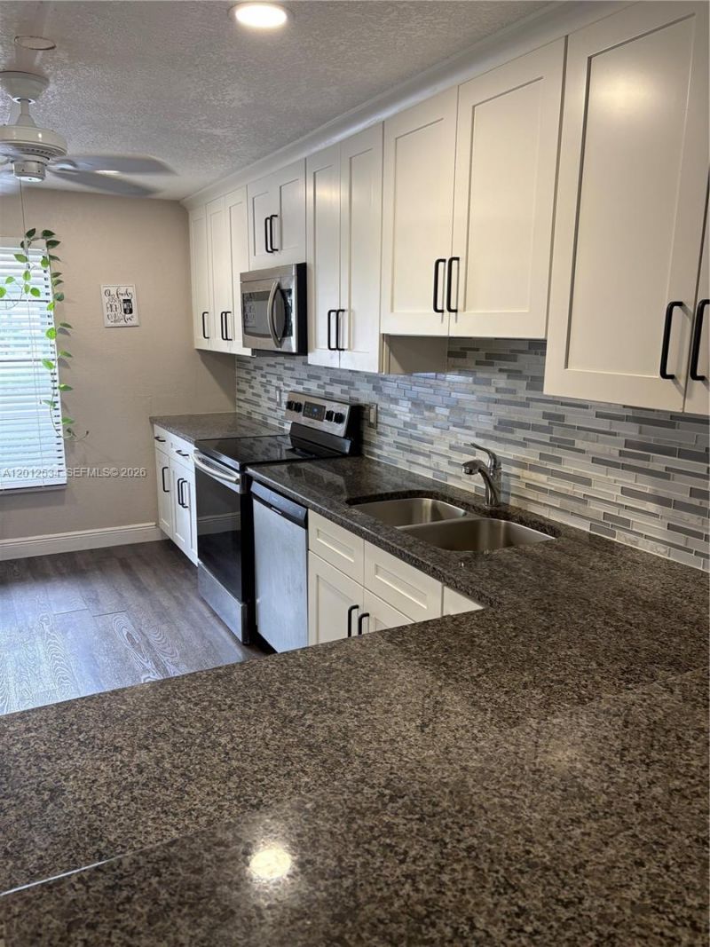 9810 NW 10th St , Unit 88, Pembroke Pines, FL 33024 Photo