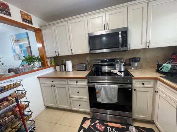 9281 Sunrise Lakes Blvd, Unit 209, Sunrise, FL 33322