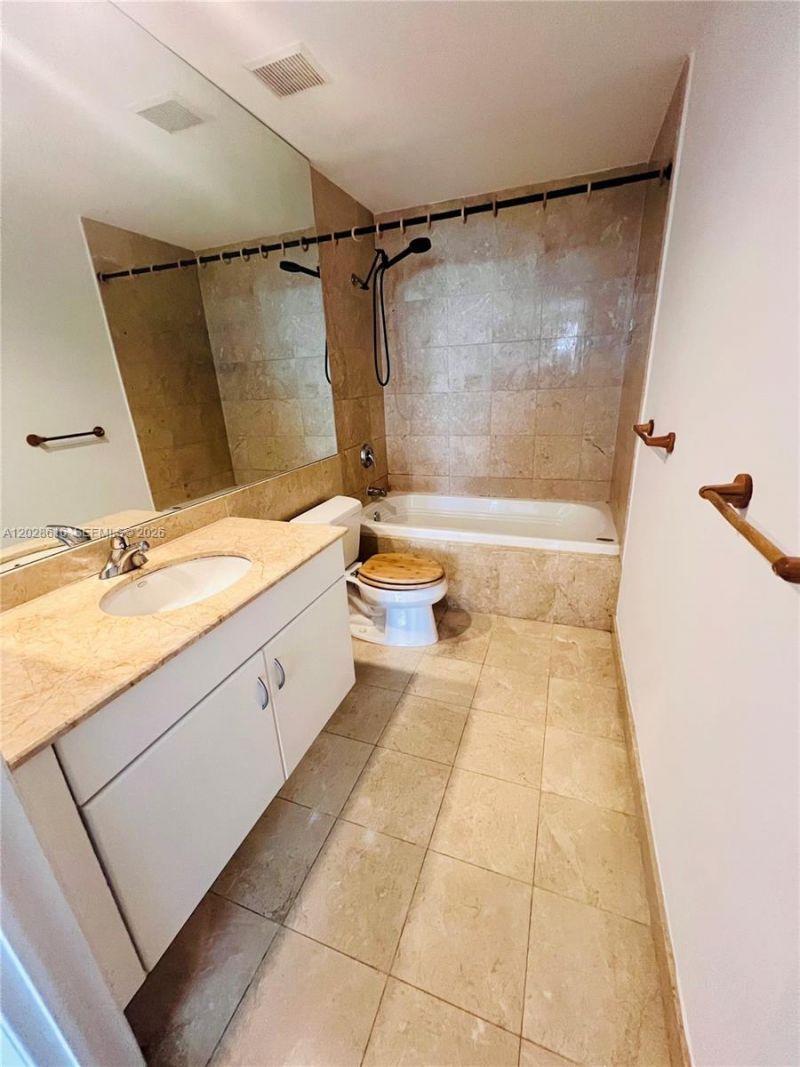 801 Brickell Key Blvd, Unit 906, Miami, FL 33131 Photo