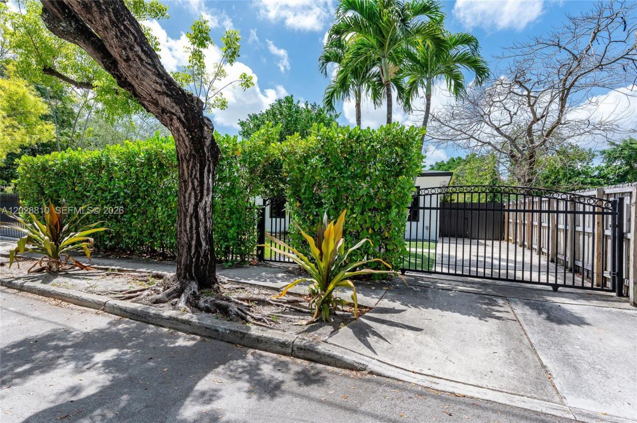 412 NW 41st St , Miami, FL 33127 Photo