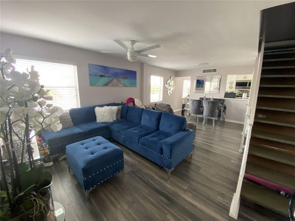 1570 W 46th St , Unit 214, Hialeah, FL 33012
