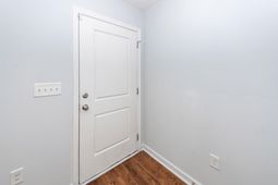 211 White Street photo 4