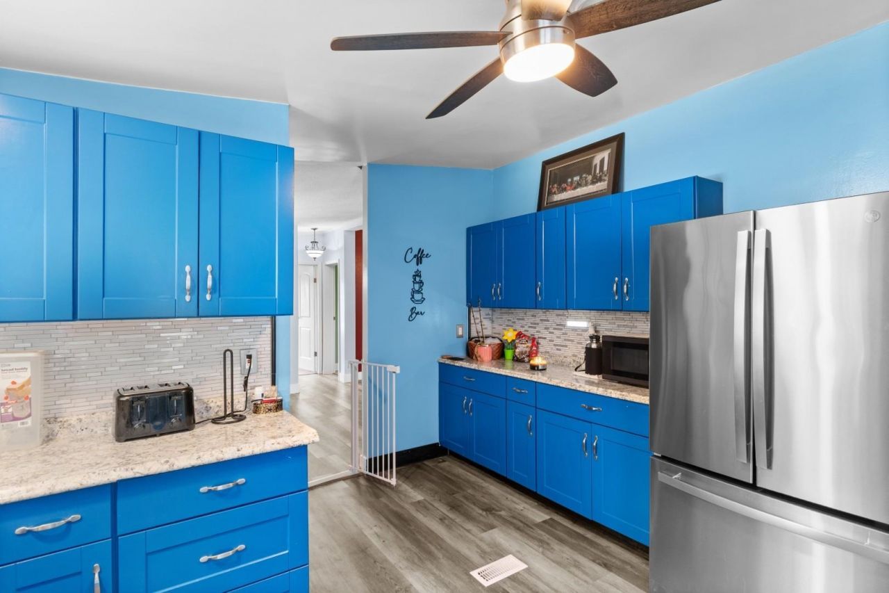 3279 Lyndon Dr.  Photo 11