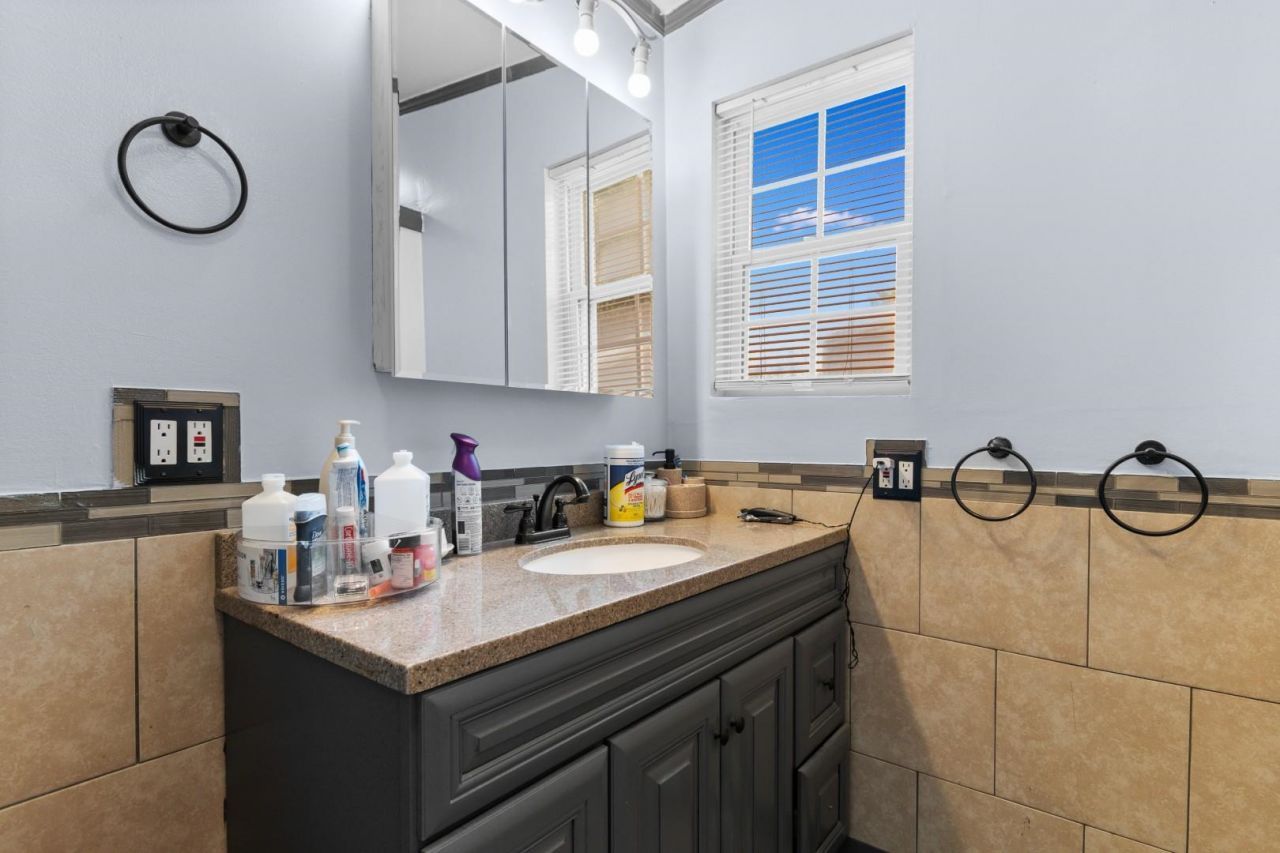 3279 Lyndon Dr.  Photo 14