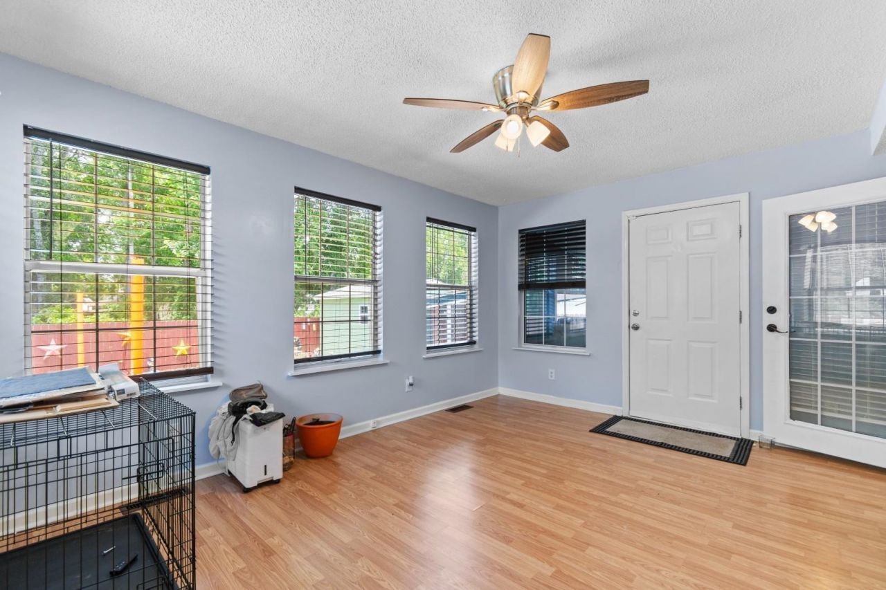 3279 Lyndon Dr.  Photo 16