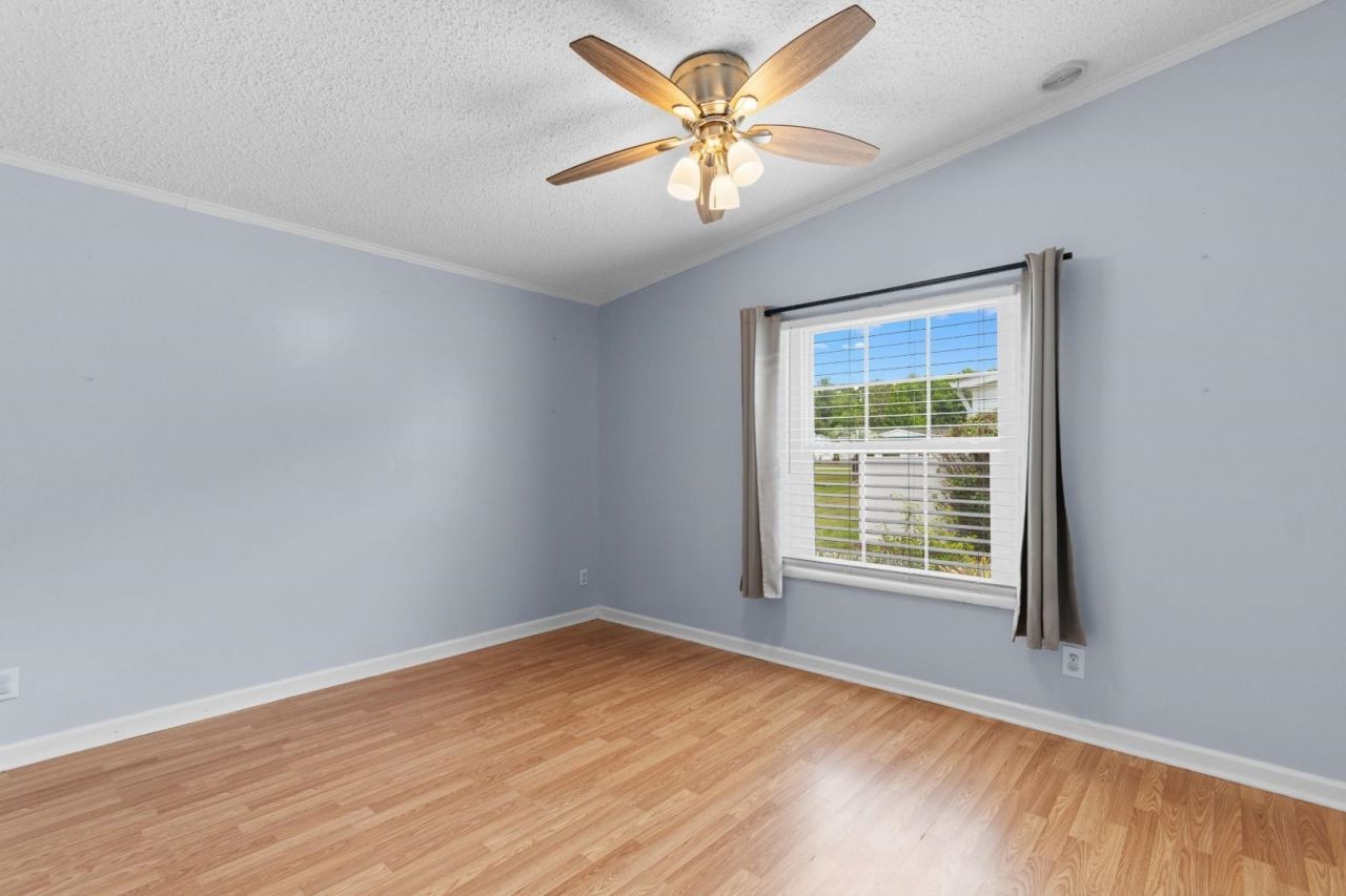 3279 Lyndon Dr.  Photo 21