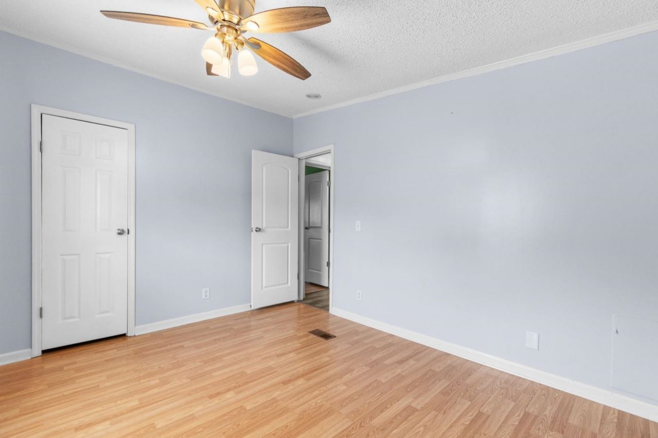 3279 Lyndon Dr.  Photo 22