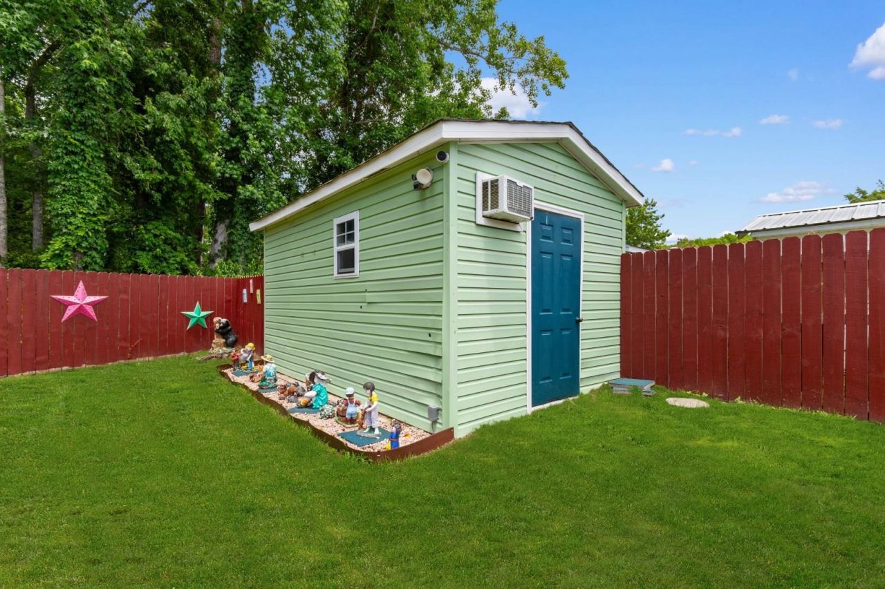 3279 Lyndon Dr.  Photo 32