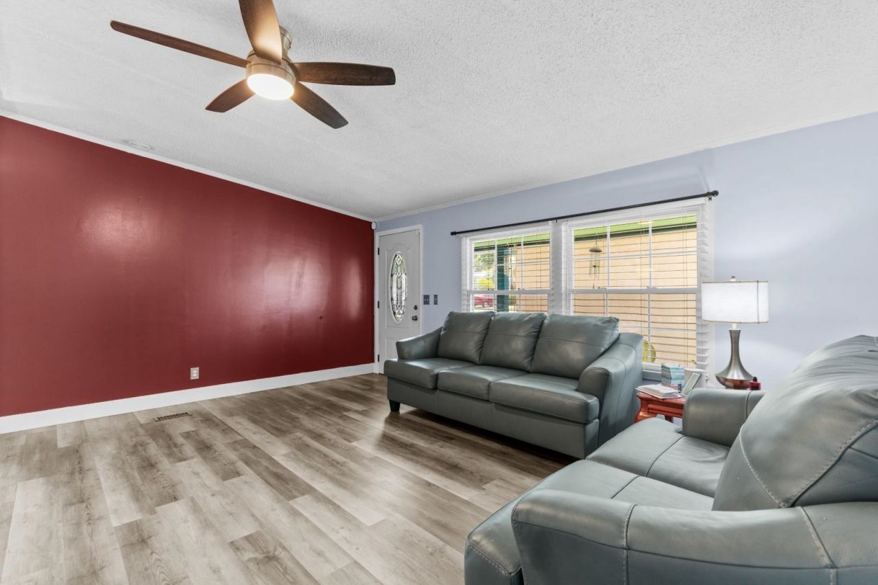 3279 Lyndon Dr.  Photo 5