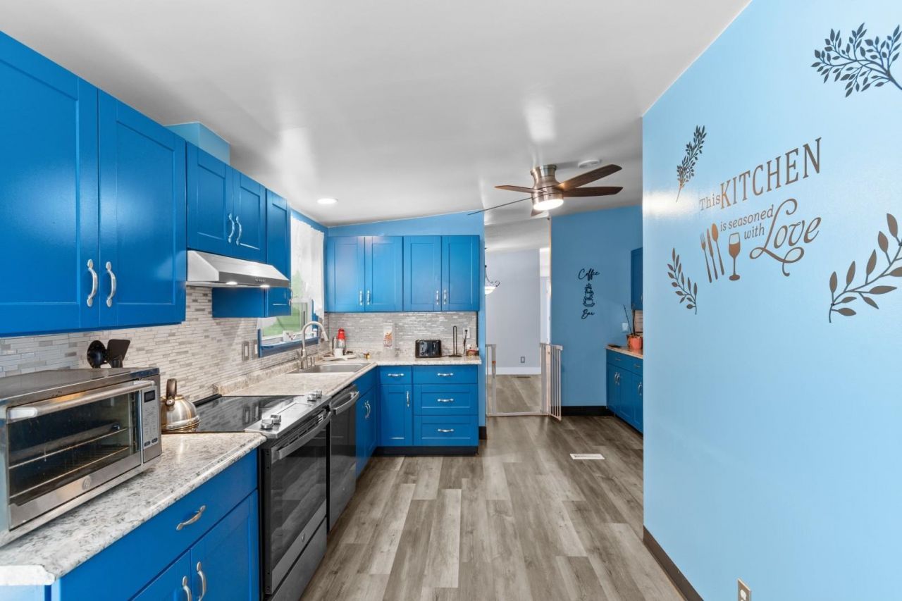 3279 Lyndon Dr.  Photo 8