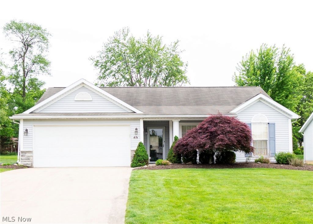 316 Brookpoint Street Nw, North Canton, OH 44720 Main Photo