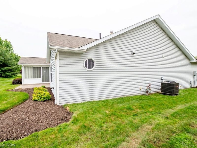 316 Brookpoint Street NW, North Canton, OH 44720 Photo 3