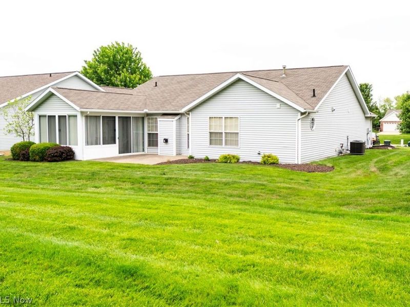 316 Brookpoint Street NW, North Canton, OH 44720 Photo 4
