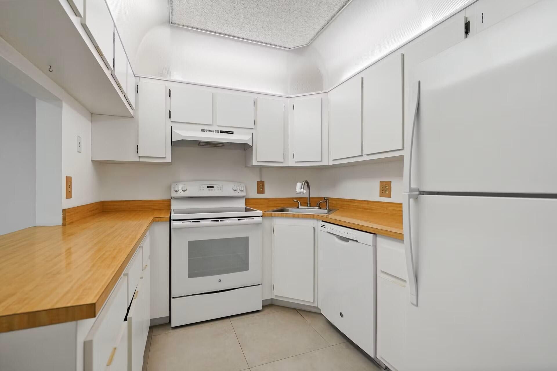 802 Sky Pine Way, Unit F2, Greenacres, FL 33415 Photo