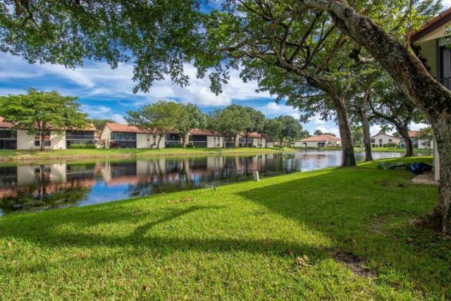 10624 Tropic Palm Avenue, Unit 202, Boynton Beach, FL 33437 Photo