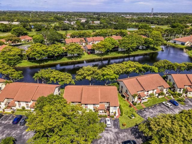 10624 Tropic Palm Avenue, Unit 202, Boynton Beach, FL 33437 Photo