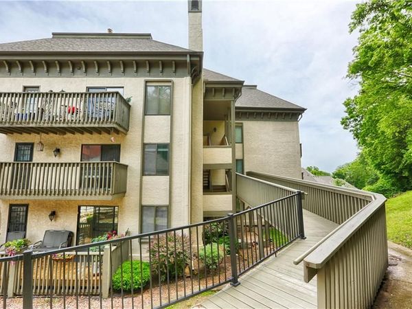 303 E Partridge Avenue, Unit G, Independence, MO 64055