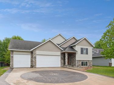 937 S Cedar Street, Belle Plaine, MN 56011