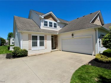 27242 Emerald Oval S, Olmsted Twp, OH 44138