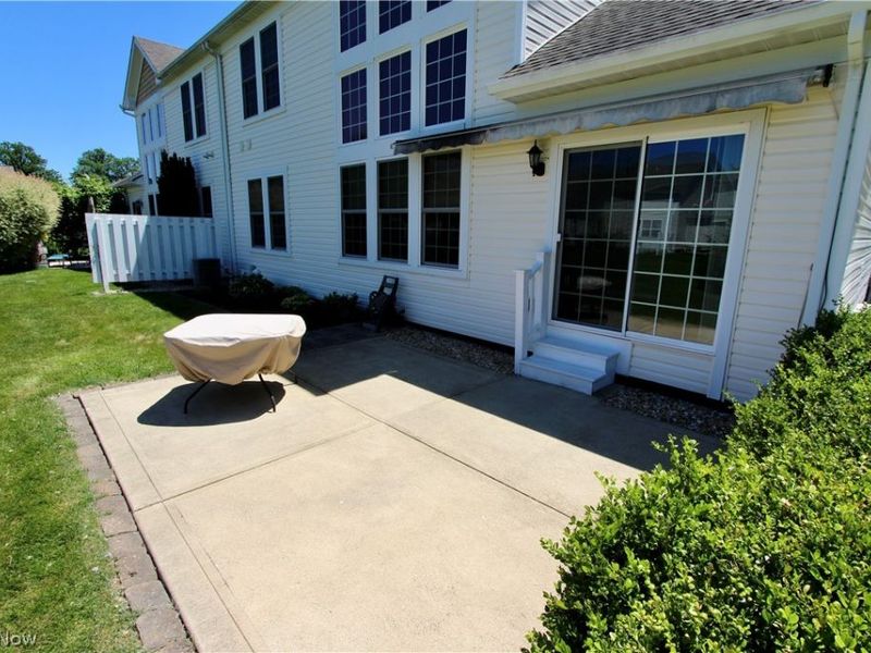 27242 Emerald Oval S, Olmsted Township, OH 44138 Photo 3
