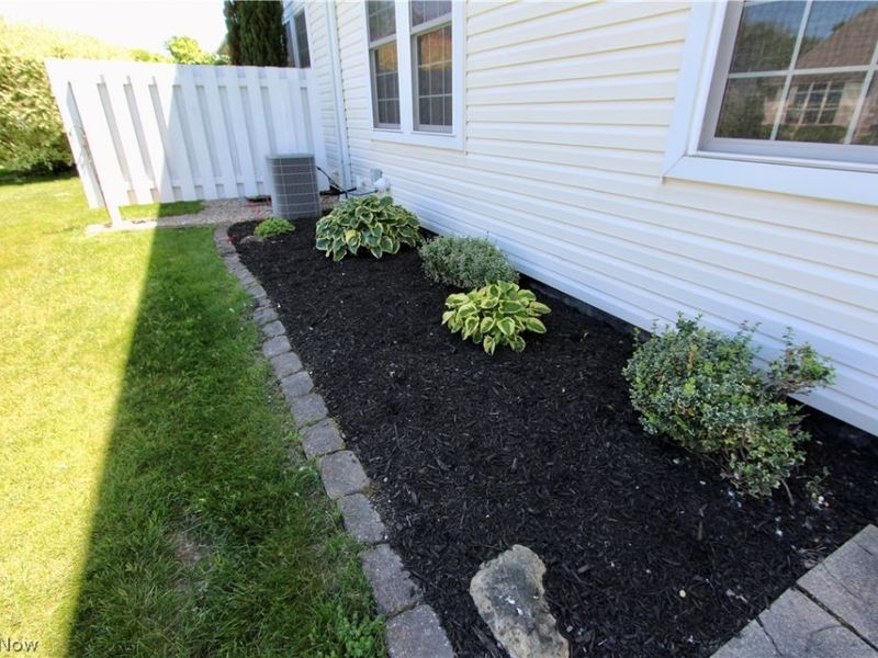 27242 Emerald Oval S, Olmsted Township, OH 44138 Photo 4