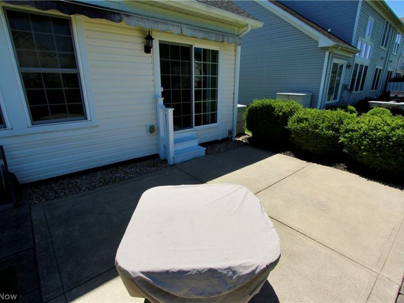 27242 Emerald Oval S, Olmsted Township, OH 44138 Photo 5