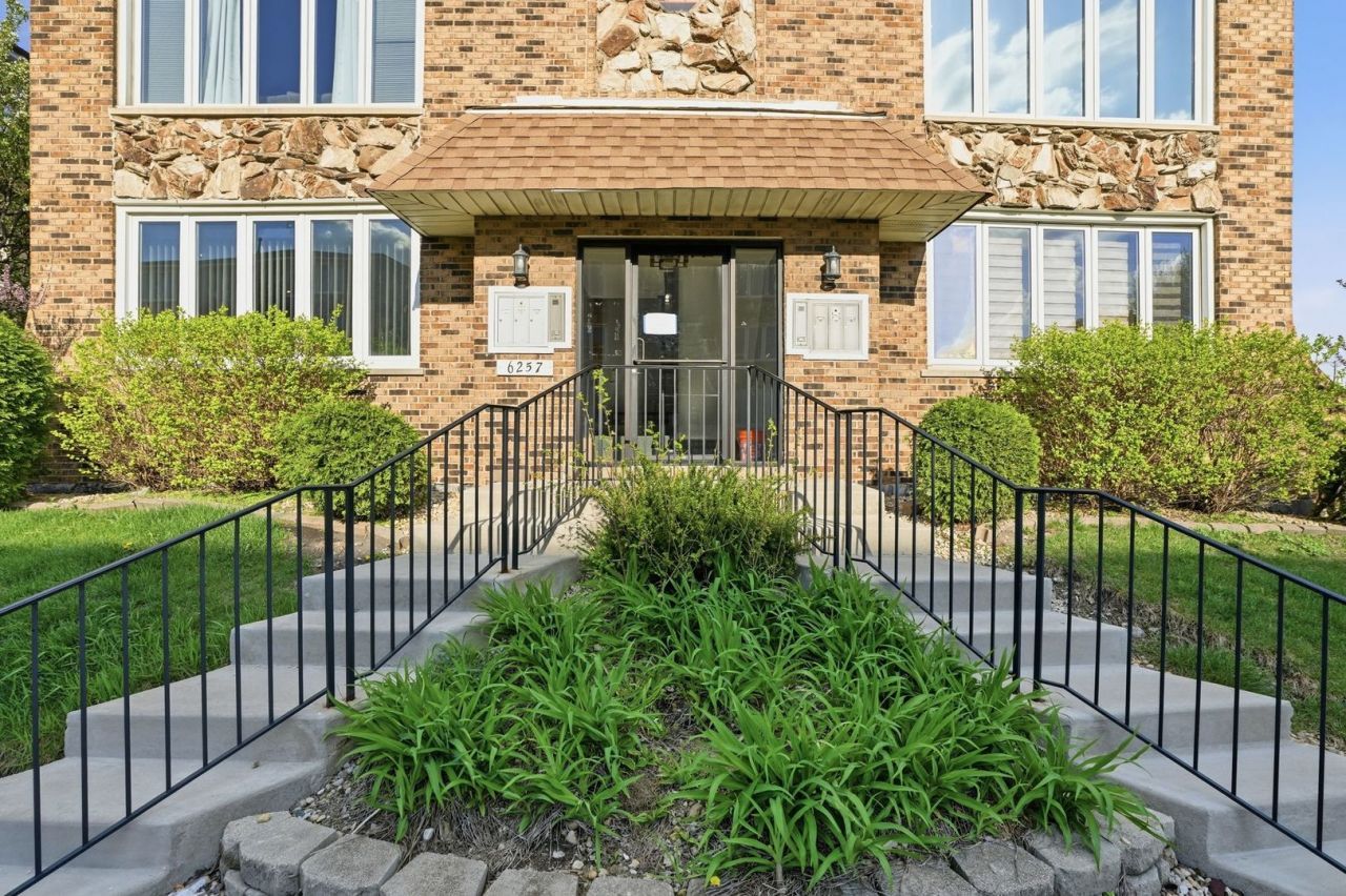 6257 S Newland Avenue , Unit 1N, Chicago, IL 60638 Main Photo