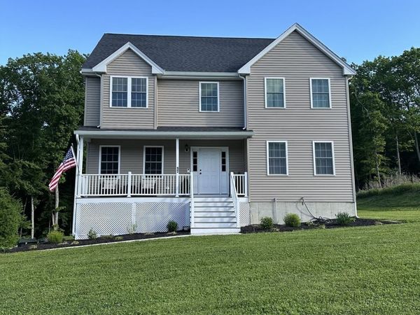 17 Noble Street, Dudley, MA 01571