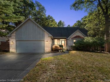 6835 High Ridge Road , West Bloomfield Twp, MI 48324
