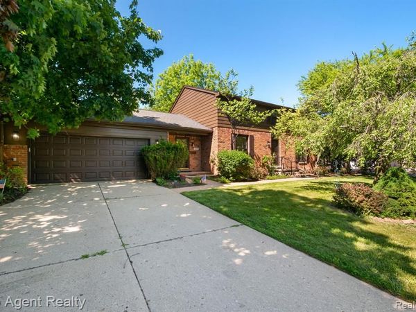 6525 Little Turkey Run, Shelby Twp, MI 48317