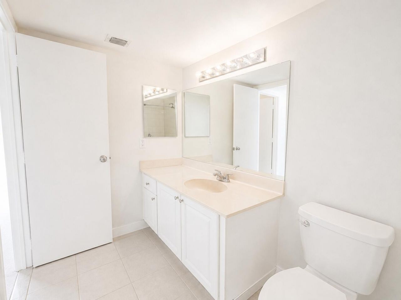 711 N Pine Island Road, Unit 204, Plantation, FL 33324 Photo