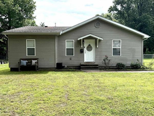 716 SHERIDAN Drive, Benton, IL 62812
