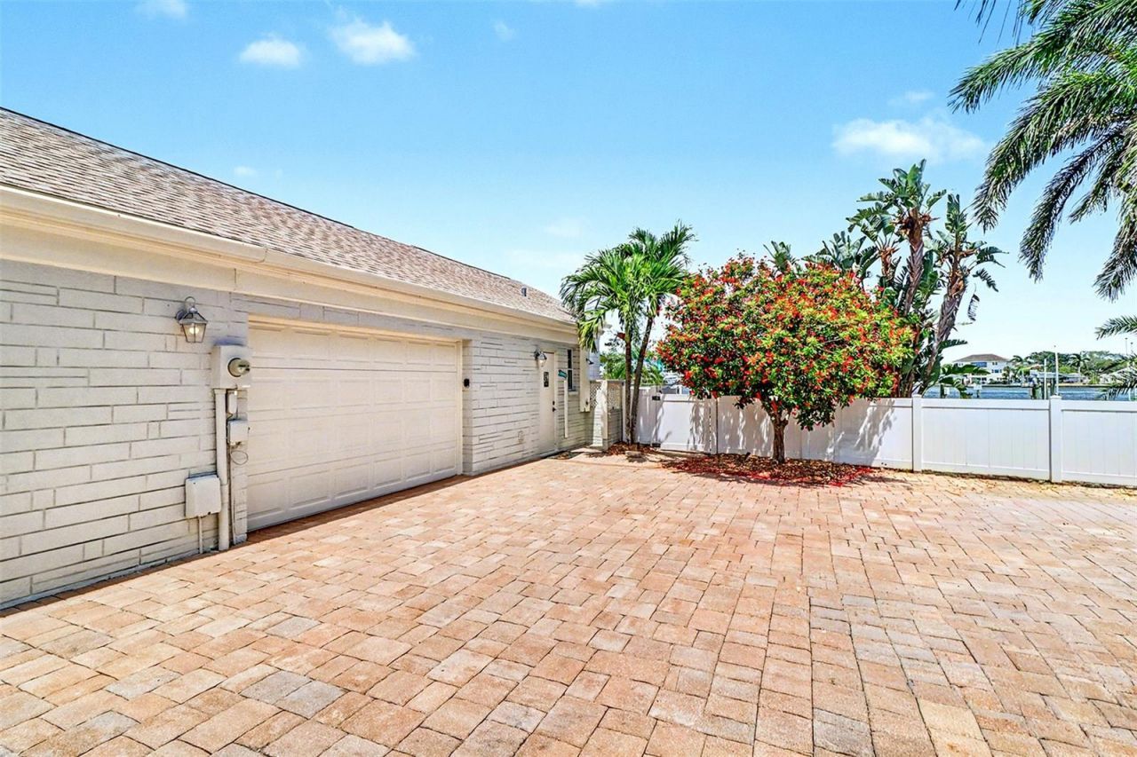 495 Harbor Drive S, Indian Rocks Beach, FL 33785 Photo