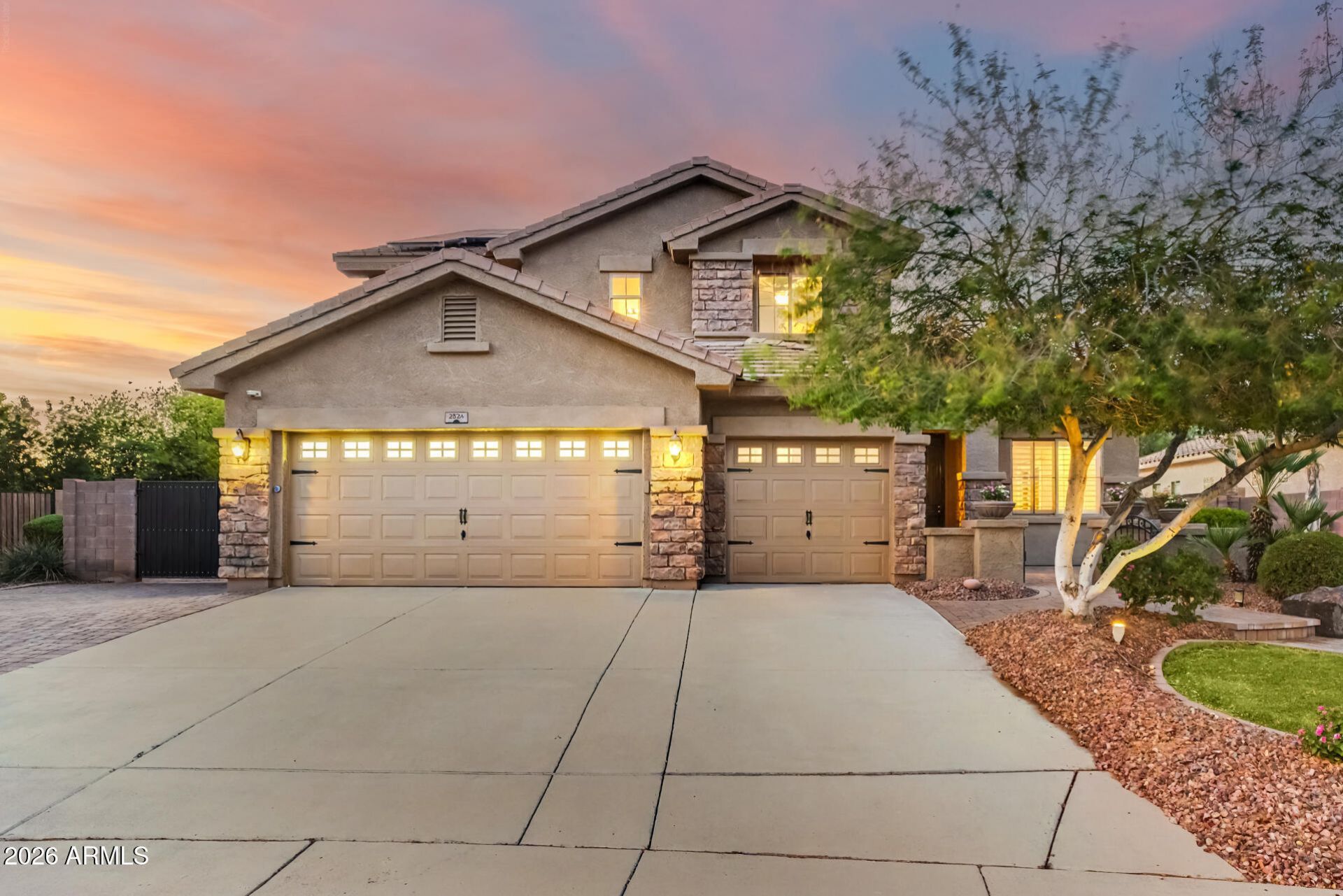 2024 W Bonanza Lane, Phoenix, AZ 85085 Main Photo