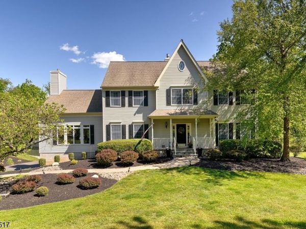 302 Kelly Dr, Branchburg, NJ 08853
