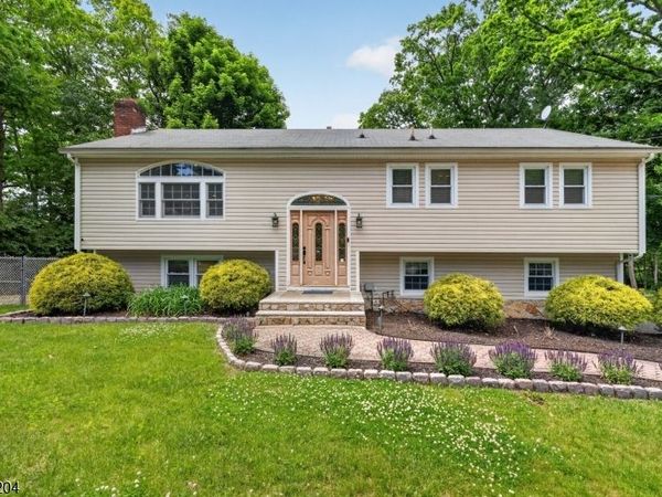 34 Sweetman Ln, West Milford, NJ 07480
