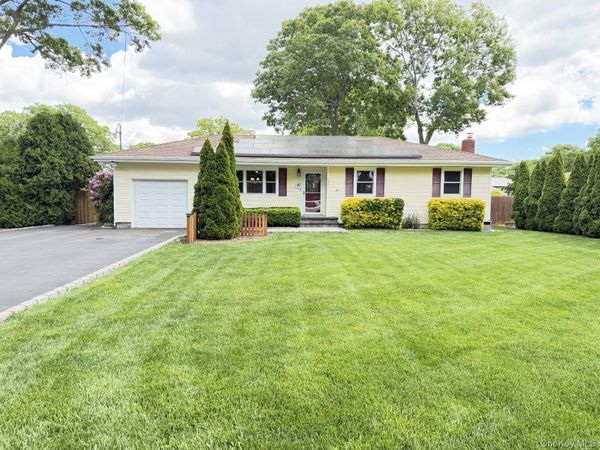147 Hounslow Road , Shirley, NY 11967