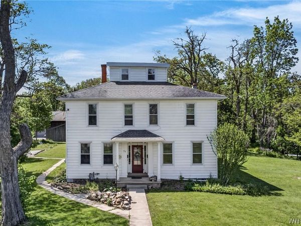 39 East Avenue, Akron, NY 14001