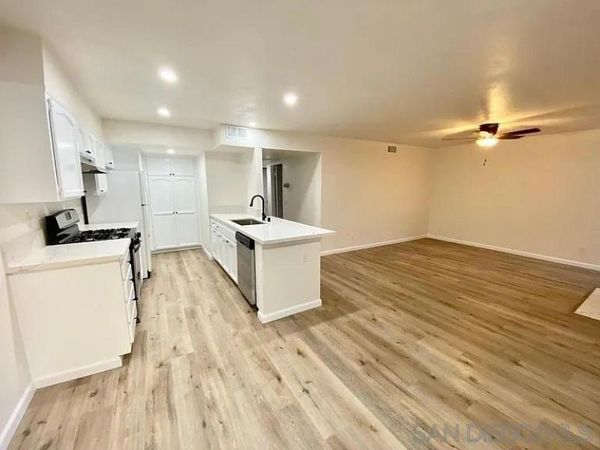 6033 Estelle Street, Unit 10, San Diego, CA 92115