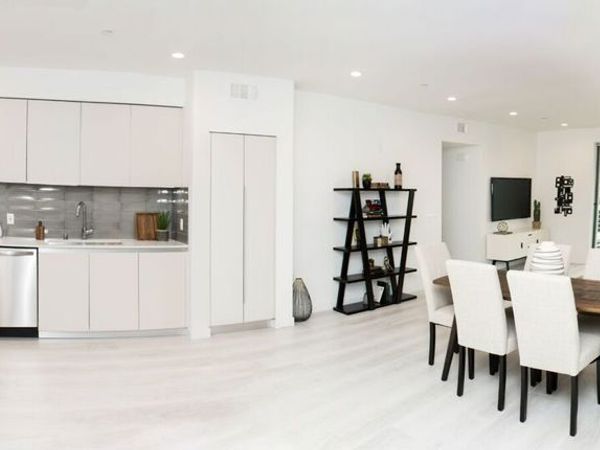 625 S BARRINGTON Avenue, Unit 304, Los Angeles, CA 90049