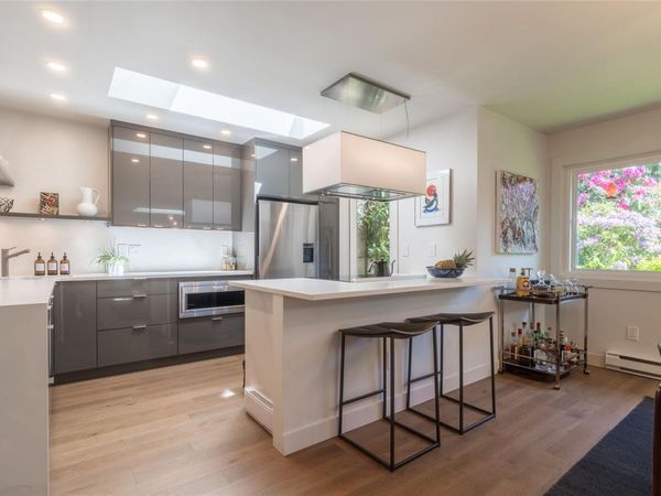 4056 Livingstone Ave N, Unit #3, Saanich, BC V8N 3A6