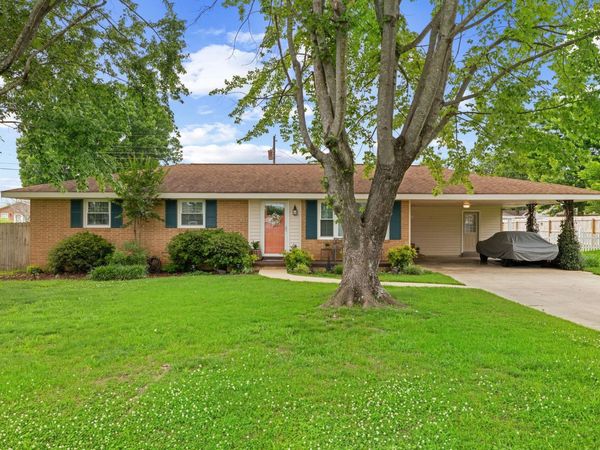 1105 Courtland Ave, Muscle Shoals, AL 35661