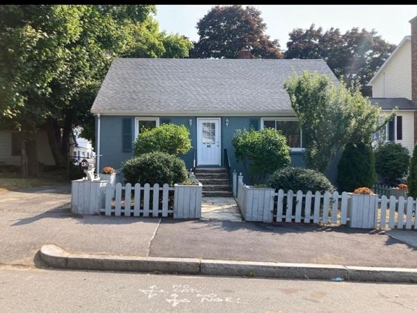 45 Pilgrim Ave, Worcester, MA 01604