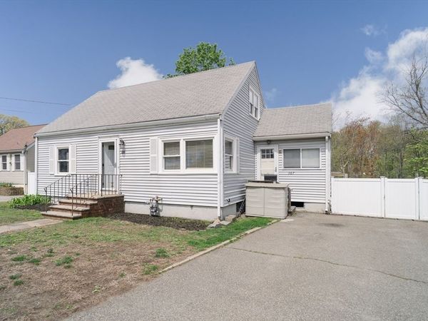 367 Lynnfield St, Peabody, MA 01960