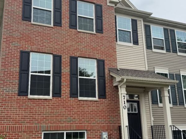 710 Springside Court, Unit 710, Oswego, IL 60543