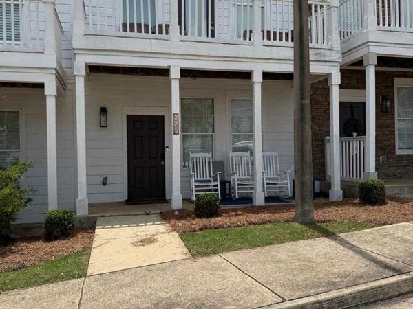 225 Town Center, Oxford, MS 38655